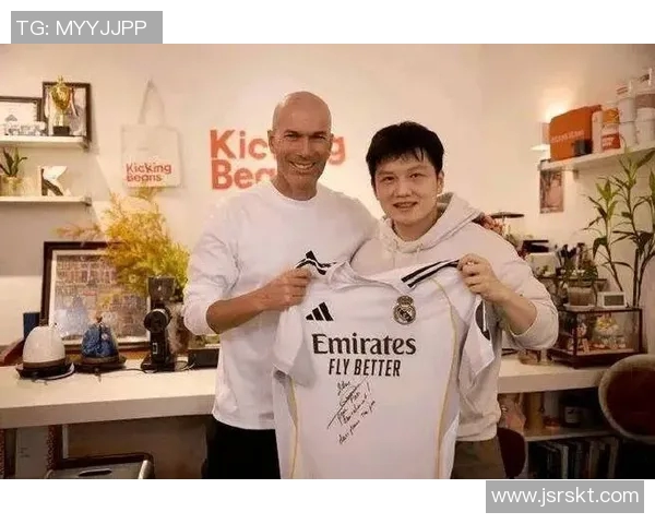 足球明星与娱乐明星的跨界合作与互动揭秘