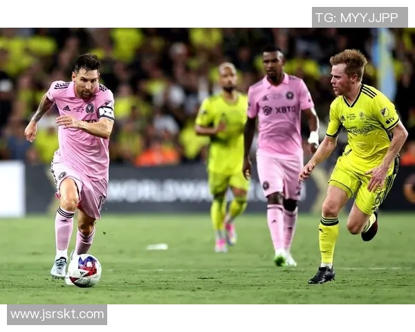 足球明星化身搞笑角色趣味图片大集合让你捧腹大笑的创意瞬间